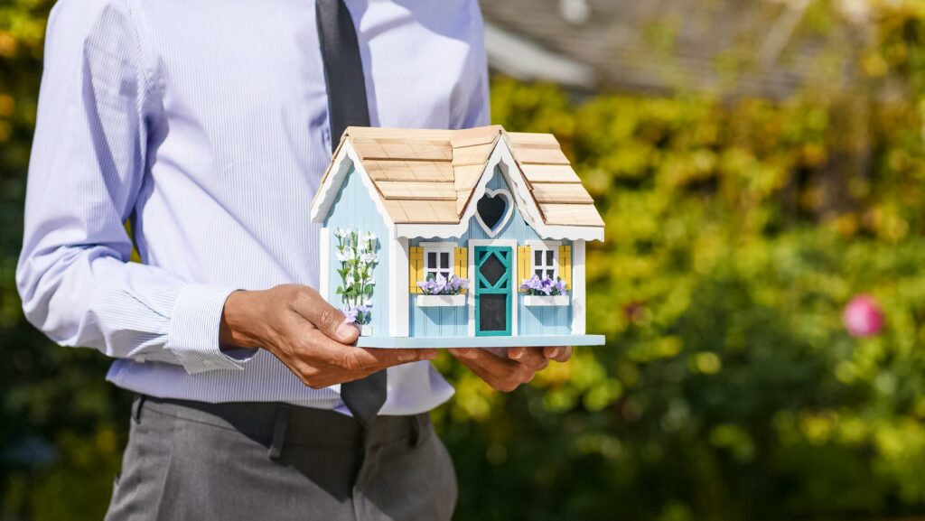 Location longue durée vs courte durée : comment choisir entre la location meublée, courte ou longue durée pour votre investissement locatif ?